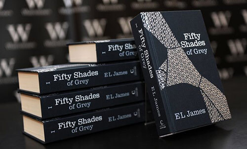 50 sắc thái là tác phẩm của tác giả E. L. James kể về câu chuyện tình đầy đam mê và dục vọng giữa cô gái trẻ Anastasia Steele và chàng doanh nhân thành đạt Christian Grey.
