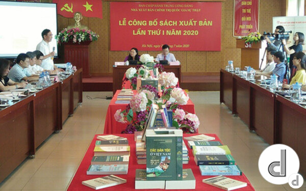 “Hồ Chí Minh – Biểu tượng của hòa bình, tình hữu nghị giữa Việt Nam và thế giới”